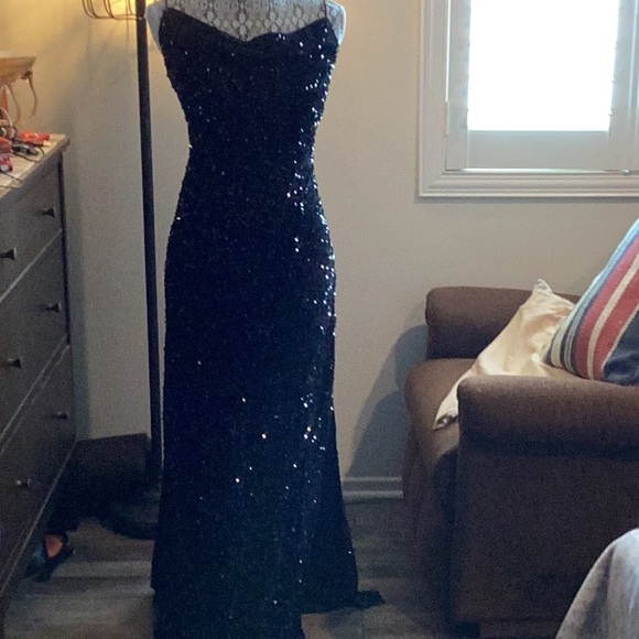 Elegant Black Sequin Gown - Picture 1 of 8